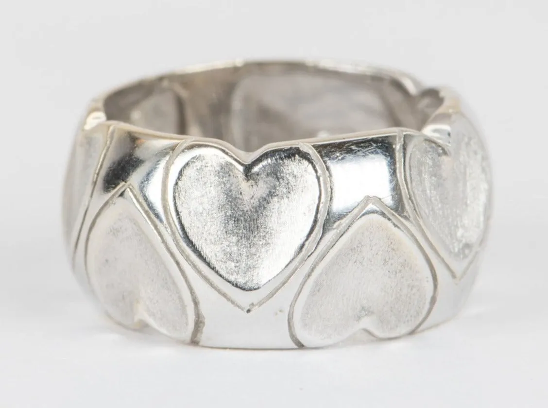 10mm Wide Heart Design 18K White Gold Band 8g V1078