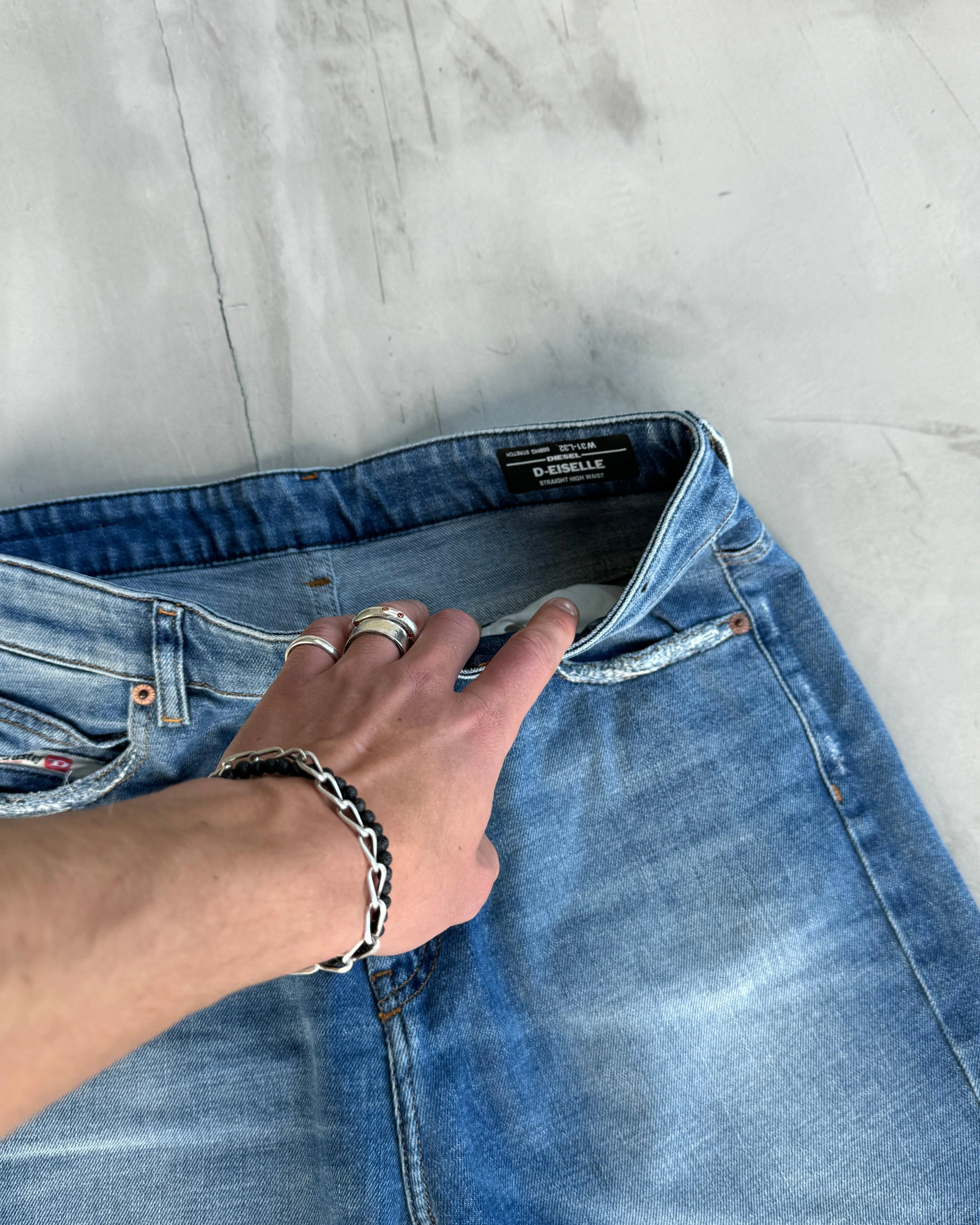 DIESEL DENIM STRAIGHT-LEG JEANS - W31