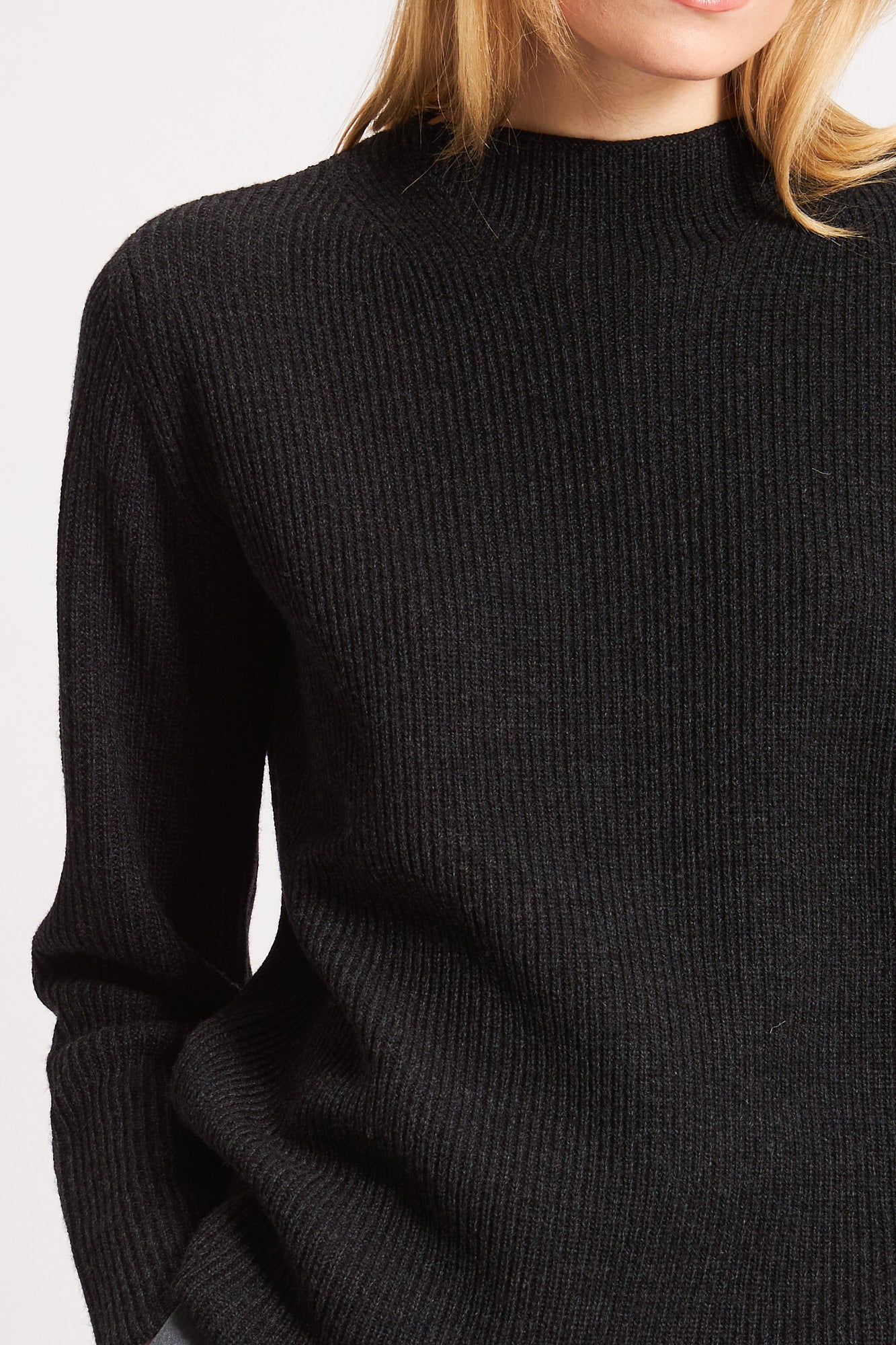 MERINO MOCK NECK SWEATER