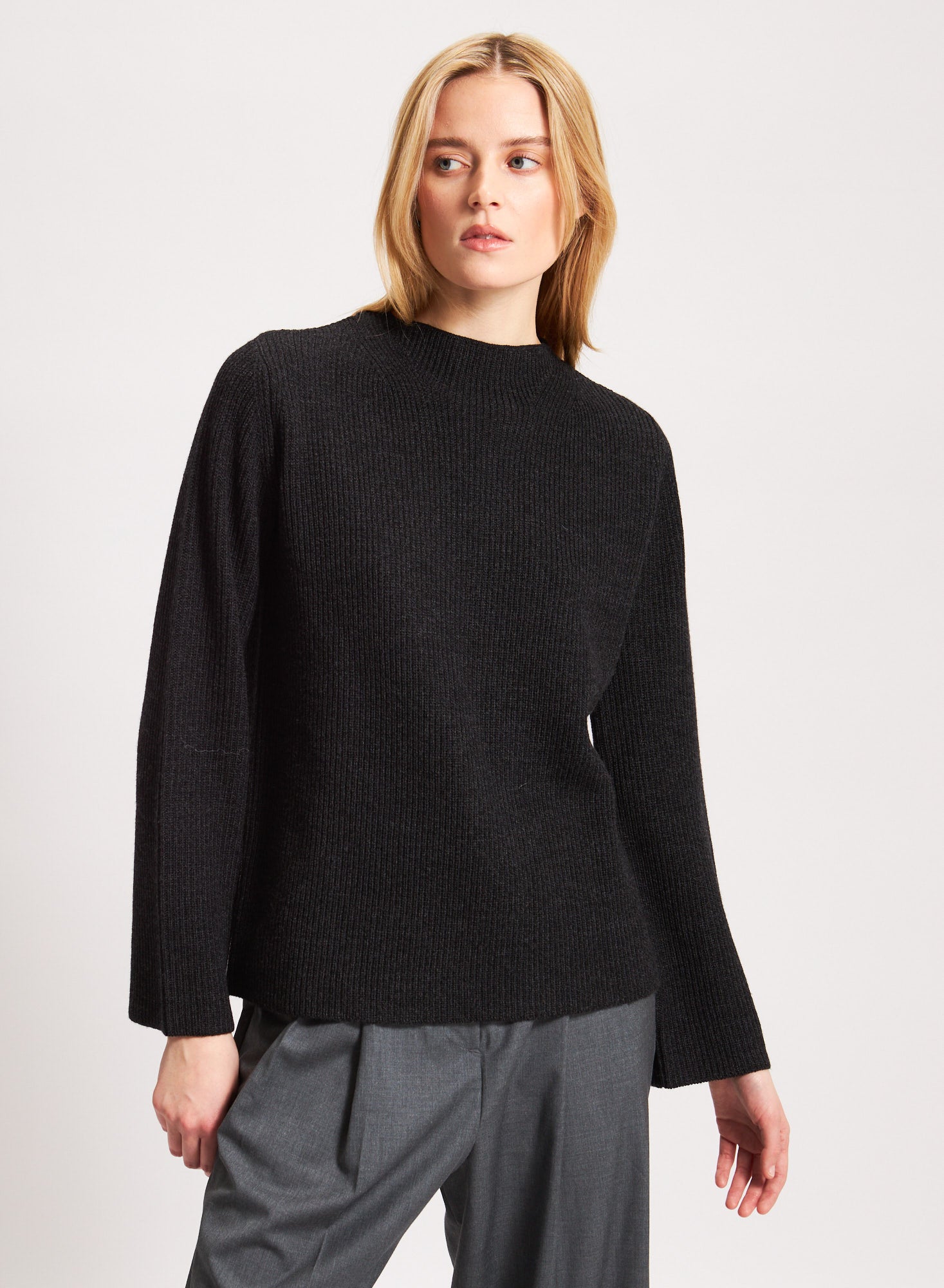 MERINO MOCK NECK SWEATER